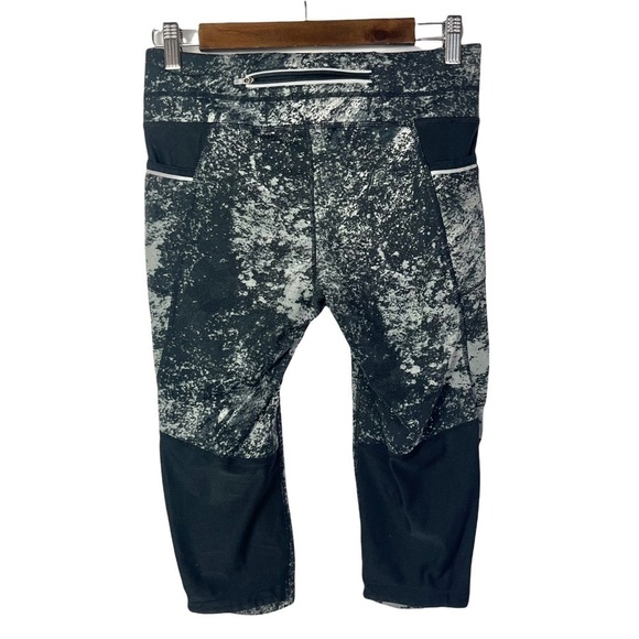 Athleta Splatter Black & White Be Free Knicker Cropped Athletic Pants S - Picture 3 of 6